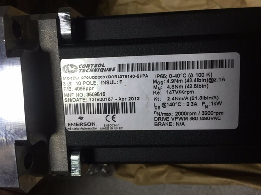 070UDD200XBCRA078140-SHPA ist neue Vorlage, Schwarzes Hauptfarbe, Steuerungstechniken Emerson Unimotor Servo Motor.
