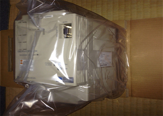 Yaskawa SGDB-03ADG AC SERVOVERSTÄRKER 200-230V 3A 0,3KW 3 PHASEN