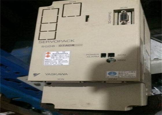 Yaskawa SGDB-07ADM AC SERVO VERSTÄRKER 200V 0,7KW Drehmoment Drehzahl Positionssteuerung
