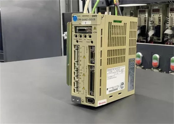 Yaskawa Neue Sgdm-04ac-Sd2b Ac Servo Antriebe 200w In Original-Box