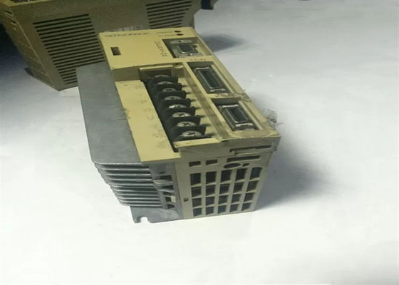 Yaskawa Servo-Antriebe SGDA-04APP 200 Spannung Brand Neues Original