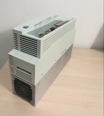 Lenze EVS9324-CIV003 SERVO CONTROLLER 9300 SERVO PLC Kaltplatte 3,0 KW