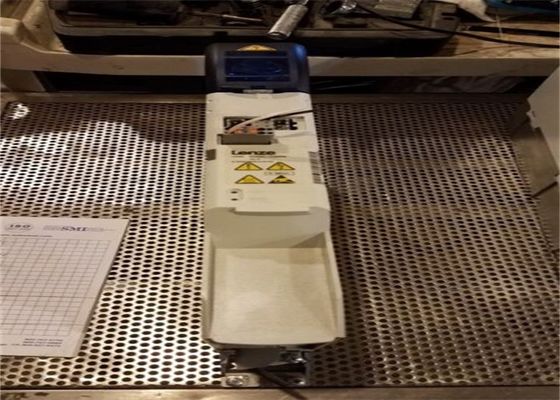 Lenze E70ACPSE0304S NETZTEIL AUSGANG 2 PHASE 30 AMP 565/675 VDC 10,3 KW