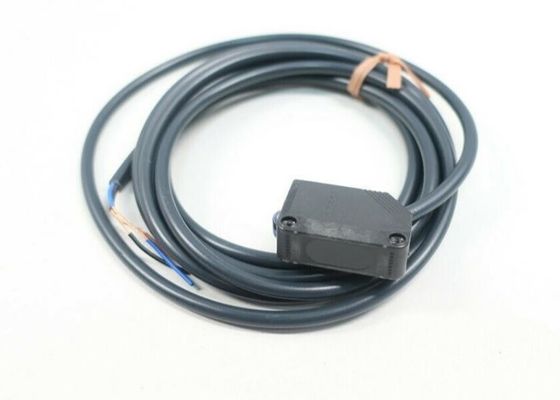 Omron E3Z-D62 02Z10M Photoelectric Switch Sensor 12 - 24 VDC 26,4 VDC maximales 100 MA maximal