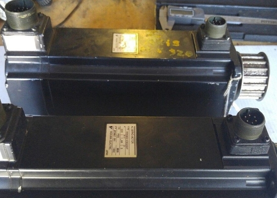 YASKAWA USAGED-03C22K AC-Servomotor 300 W 8192 PPR Inkrementalgeber