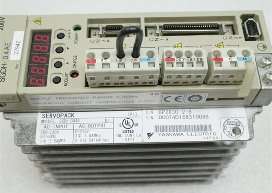 YASKAWA SGDH-04AE Industrieller Servoantrieb 200-230 VAC 50 / 60 Hz 30 Watt 55 Kw