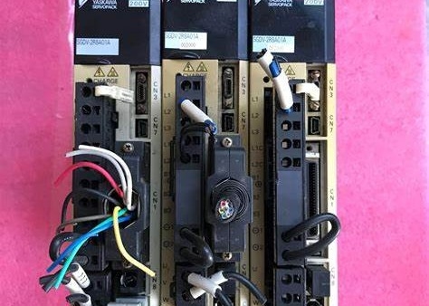 YASKAWA SGDV-2R8A01A002000 Servoantriebe Industrie SERVOPACK 230VAC 3-PHASE
