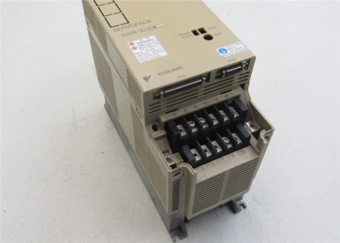 Yaskawa SGDB-07ADM AC SERVO VERSTÄRKER 200V 0,7KW Drehmoment Drehzahl Positionssteuerung