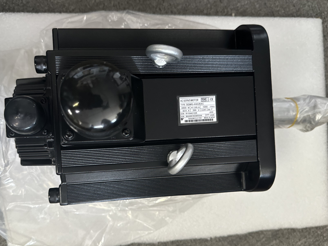 Yaskawa SGMG-44A2BAC Servomotor 4,4 kW 1500/3000 Umdrehungen 200 V Standardkonfiguration