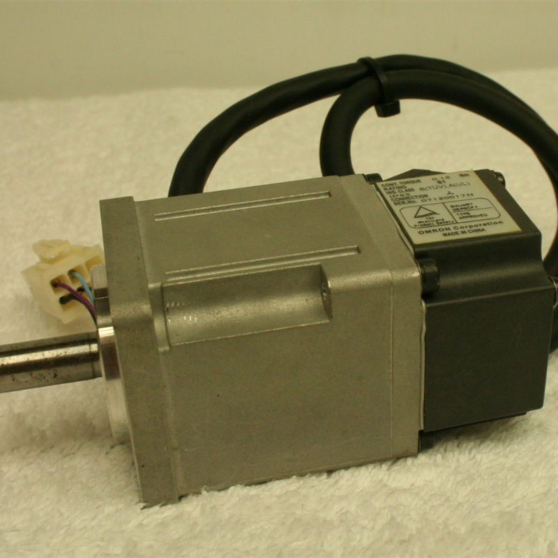 OMRON R88M-GP40030H-S2-Z Wechselstrom-Servomotor, mit Inc.-Kodierer Flach-Ähnliches 400W, 200 VAC, mit Schlüssel/ohne Bremse, 3000rpm